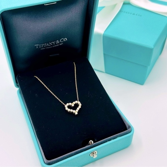$5,500 Tiffany & Co. 0.62 CTW Diamond Heart Necklace 24” in Yellow Gold - Picture 11 of 12
